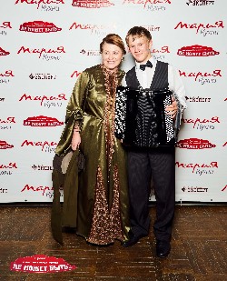 На фото: Ольга Лобачева-пердприниматель, коллекционер, меценат и Чесноков Иван На фото: Ольга Лобачева-пердприниматель, коллекционер, меценат и Чесноков Иван